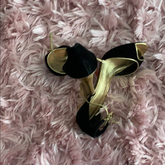 Shoe - Picture 3 of 4